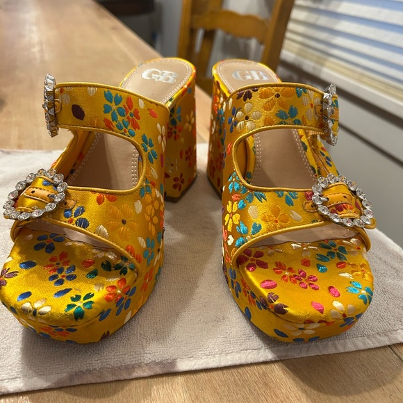 Gianni Bini Yellow Floral Platform Heels. Never Worn - Picture 1 of 7